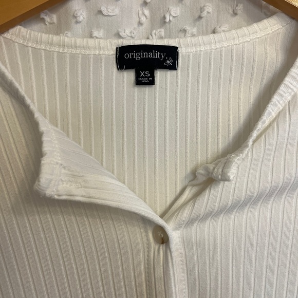 White Ribbed Button-Down Top - Picture 4 of 4
